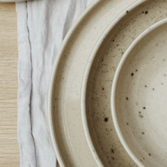 Uno Speckle Nature Stoneware Serving Bowl 22 cm - Mesa Ceramics